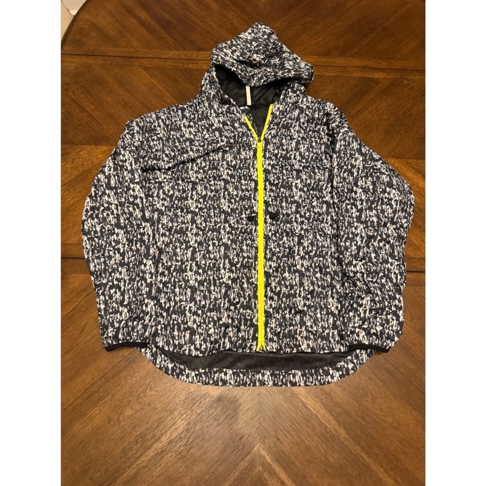 Fabletics Mens XL Windbreaker Jacket Hooded Grey Camo Neon Yellow Zip Mesh Lined